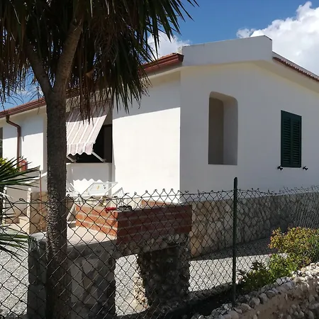 Villini Giovanna Disanti *